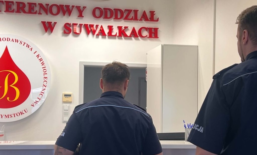 Policjanci oddali krew 1 PolicjaOddajeKrew