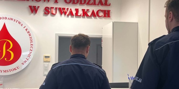 Policjanci oddali krew 1 PolicjaOddajeKrew