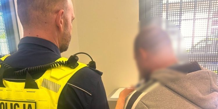 Pijani kierowcy w rękach policjantów 1 pij