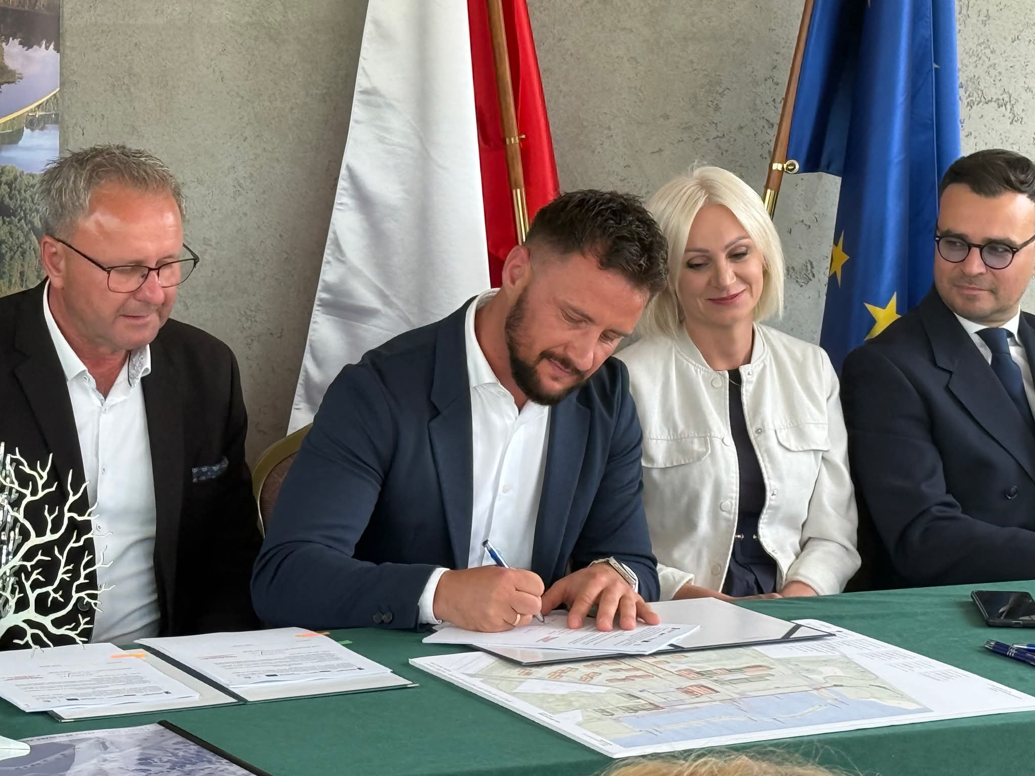 Umowa podpisana. W Rucianem-Nidzie powstanie nowa przystań 2 umowa