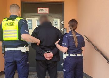 Kierował bez uprawnień i mimo sądowego zakazu. W aucie miał narkotyki 3 zdj. KPP w Węgorzewie