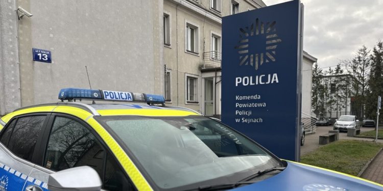 Mężczyzna samodzielnie nie opuścił komendy 1 KPP Sejny