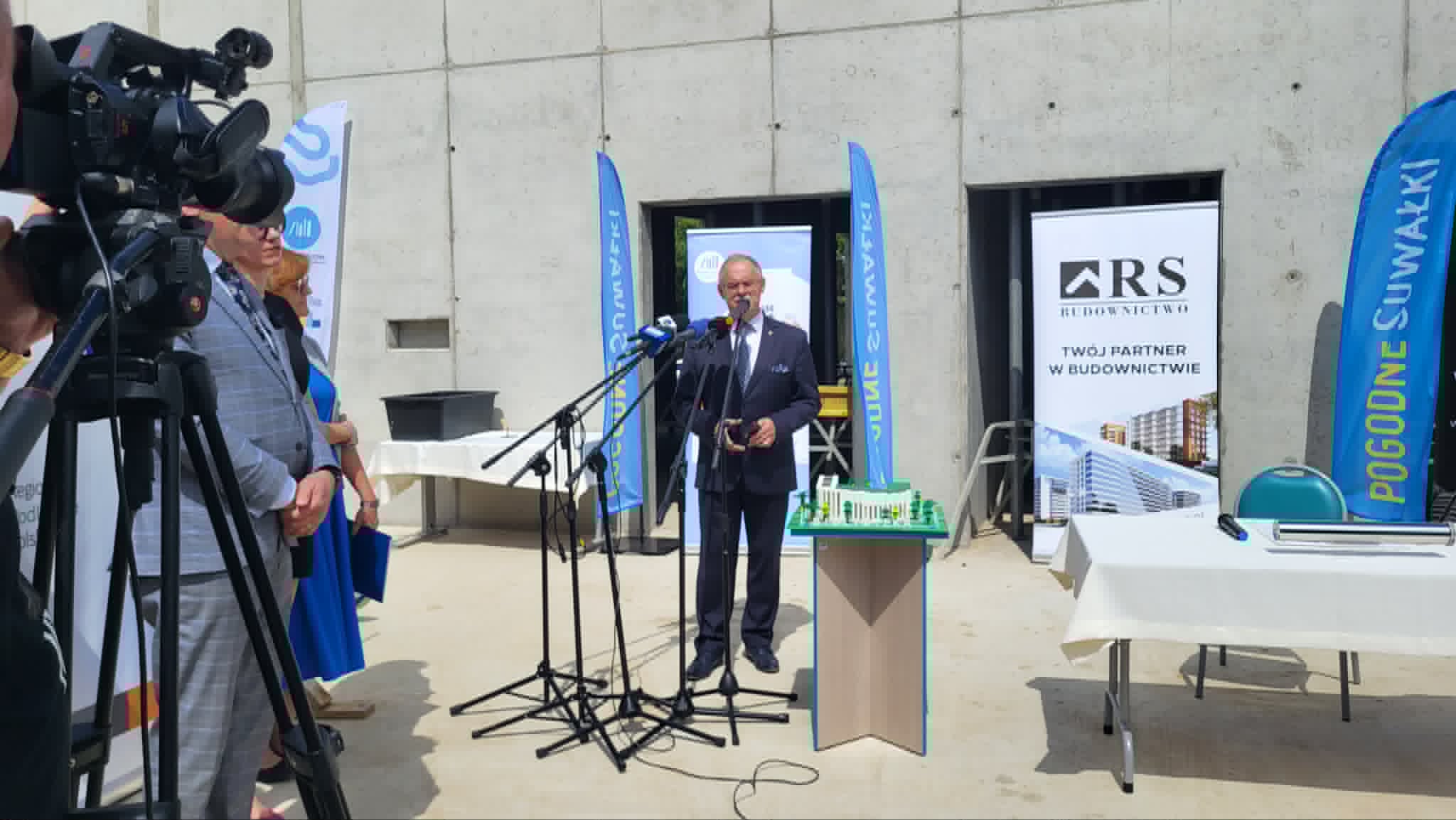 Akt erekcyjny pod budowę suwalskiej Mediateki wmurowany 11 57a03f9d 67fc 40e3 8288 2d1728221f1a