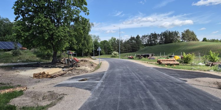 Przebudowa drogi w Czerwonym Folwarku zakończona 1 źródło: UG Suwałki