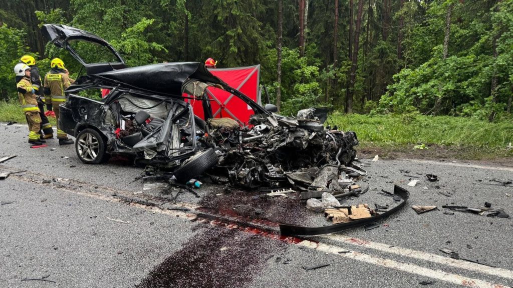 Tragiczny wypadek na DK nr 16. Nie żyje kierowca osobówki 1 721135114 1589941286470851 1945961645994592876 n