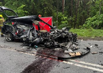 Tragiczny wypadek na DK nr 16. Nie żyje kierowca osobówki 2 OSP Orzysz