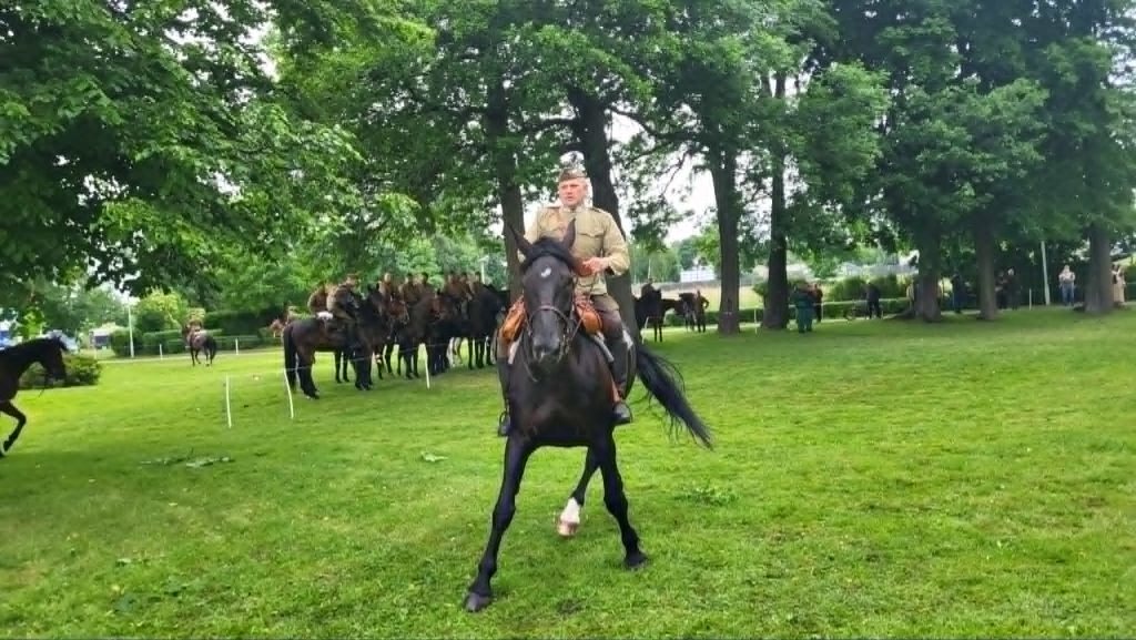 Rozpoczął się XXV, jubileuszowy, Piknik Kawaleryjski 2 8