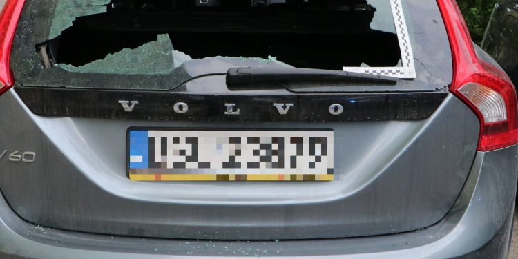 Wandal zatrzymany 1 KMP SUWALKI KAMIENIEM W SZYBE