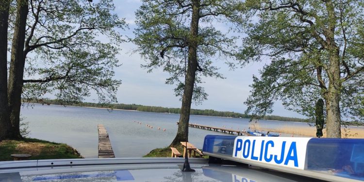 Pijany zaczął tonąć- pomogli świadkowie 1 Fot. FB: KPP Węgorzewo