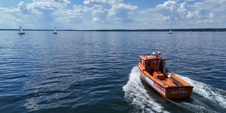 Pogoda nie rozpieszcza żeglarzy. Mniej interwencji ratowników 1 zdj. MOPR w Giżycku