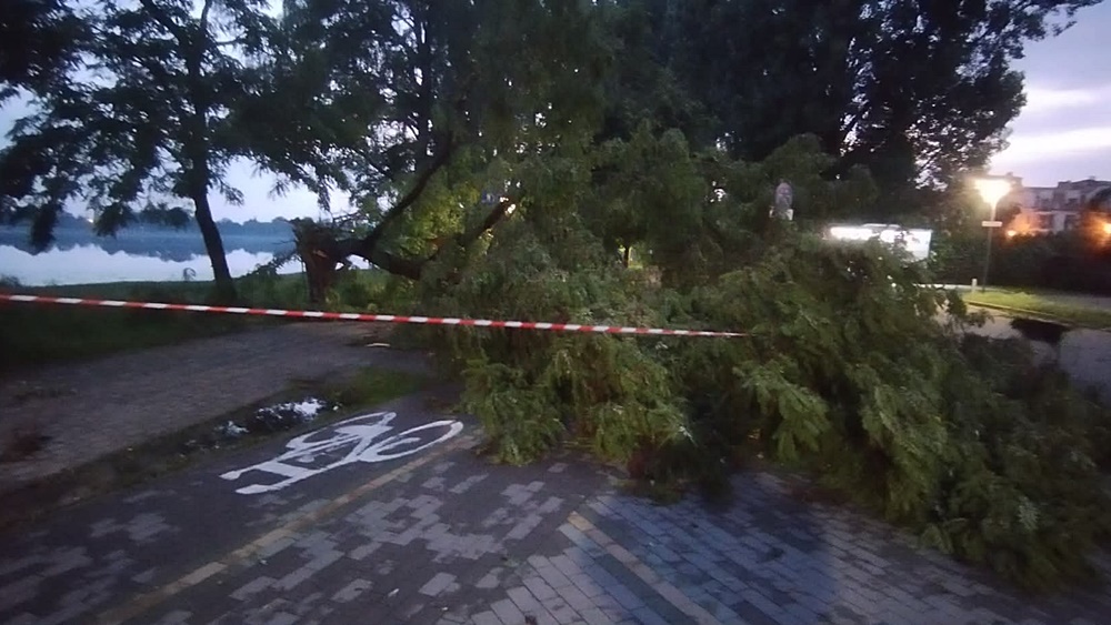 Kilkadziesiąt strażackich interwencji po ulewie w Ełku 14 po burzy 10