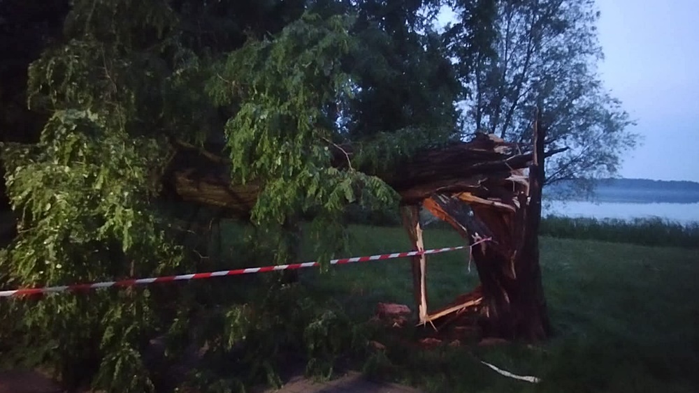 Kilkadziesiąt strażackich interwencji po ulewie w Ełku 13 po burzy 6