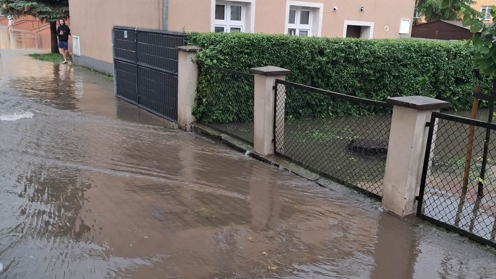 Kilkadziesiąt strażackich interwencji po ulewie w Ełku 8 po burzy 8