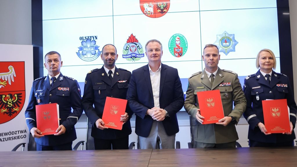 Nowe samochody i sprzęt. Służby mundurowe z kolejnym wsparciem 1 podpisanie umow