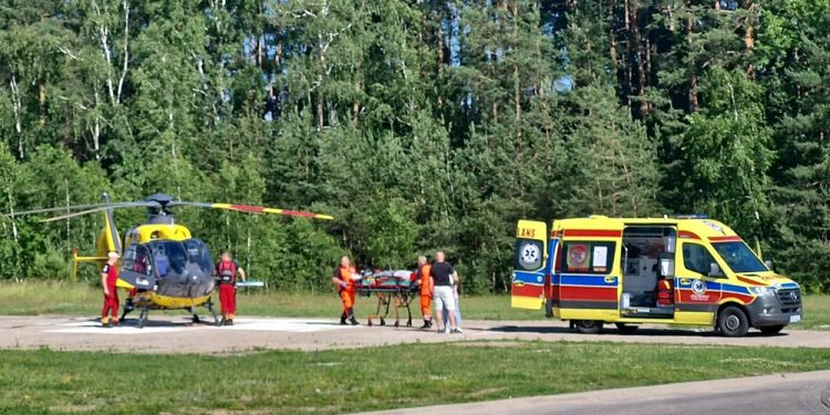 Dwa zdarzenia z udziałem nastolatków na hulajnodze elektrycznej. Rannego 15-latka zabrał śmigłowiec LPR 1 zdj. Radio 5