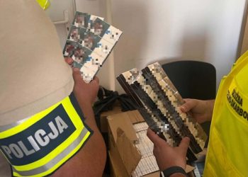 Nielegalne papierosy w mieszkaniu i samochodzie 2 KMP Suwałki