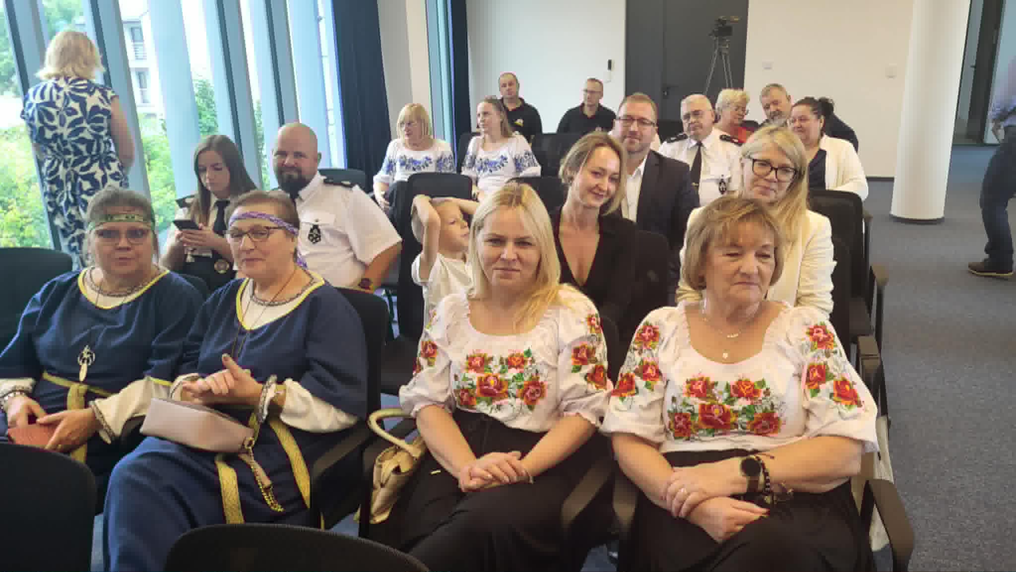 Pomoc dla stowarzyszeń i kół gospodyń wiejskich 2 14 07 2AUG