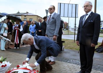Odsłonięcie tabilicy pamiątkowej poświęconej Stanisławowi Mikołajczykowi 4 Źródło: UM Suwałki