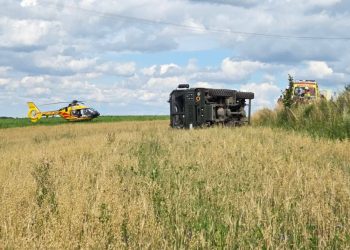 Wypadek wojskowego jelcza. Cztery osoby trafiły do szpitala 2 źródło: OSP Szypliszki