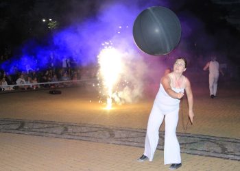 Przeprowadzili w godzinę widzów od stworzenia przez upadek do potopu 6 bk na str