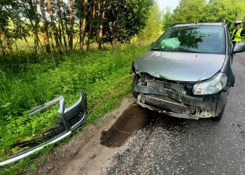 Dzik wbiegł na drogę. Doszło do kolizji 7 Fot. KPP Olecko