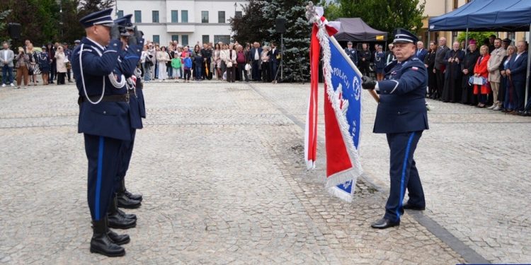 Komenda Powiatowa Policji w Piszu ma swój sztandar 1 p g
