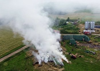 Pożar kilkudziesięciu bel słomy w Niedźwiedzkich 2 zdj. Ratownictwo Powiatu Oleckiego