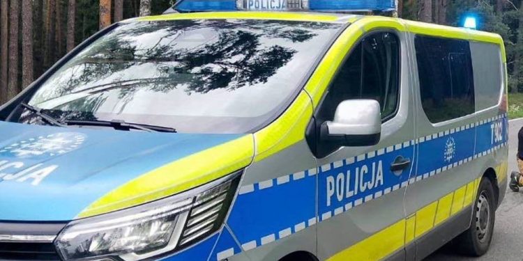Senior zgubił się podczas grzybobrania. 84-latka odnaleźli w lesie policjanci 1 zdj. KPP w Piszu