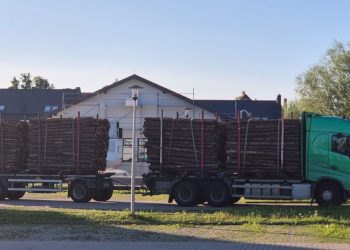 Skrajna nieodpowiedzialność na drodze. Wpadł pijany kierowca ciężarówki przewożącej drewno 4 zdj. KWP w Olsztynie