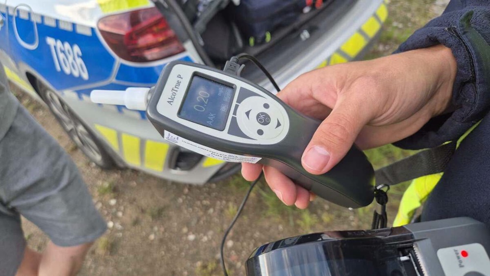 Skrajna nieodpowiedzialność na drodze. Wpadł pijany kierowca ciężarówki przewożącej drewno 4 zdj. KWP w Olsztynie 5 1