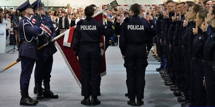 87 nowych policjantów w warmińsko-mazurskim garnizonie 1 zdj. KWP w Olsztynie