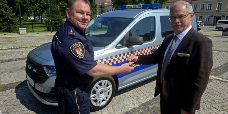 Nowy radiowóz dla suwalskiej Straży Miejskiej 1 Źródło: UM Suwałki