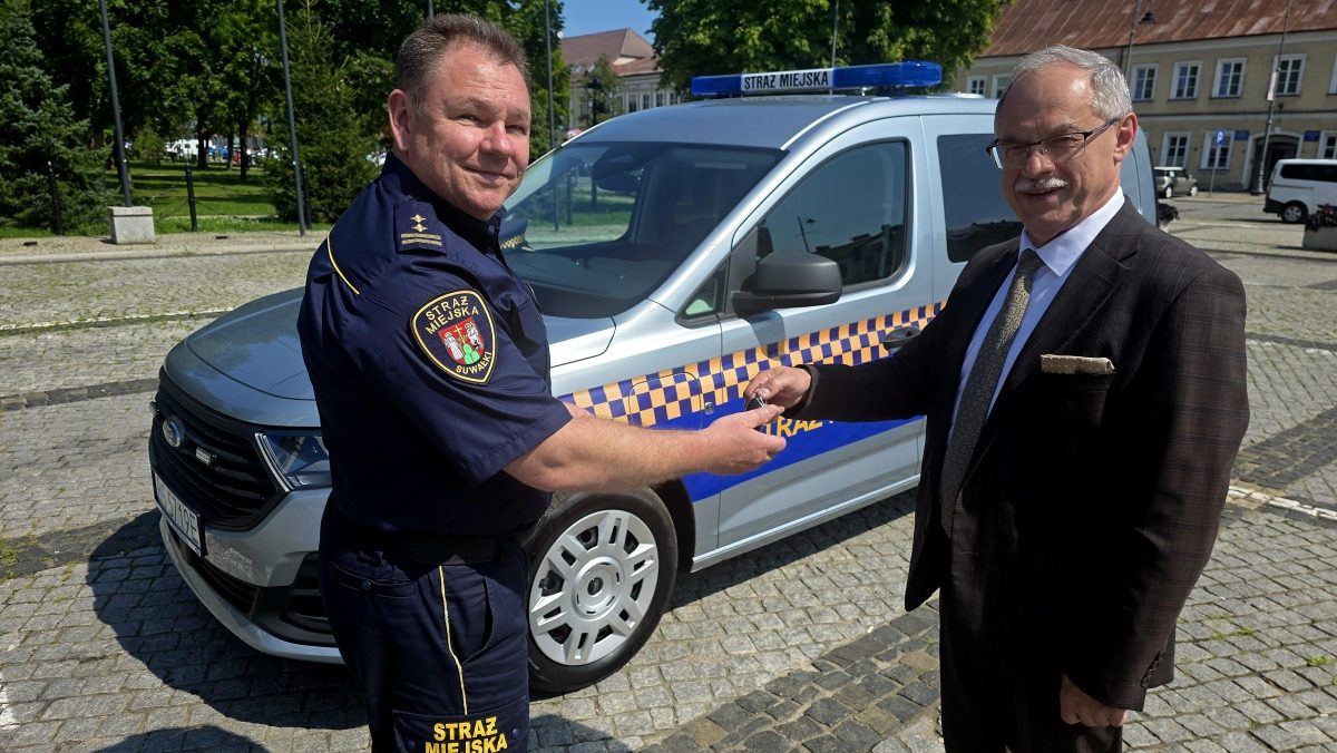 Nowy radiowóz dla suwalskiej Straży Miejskiej 3 001 e1785842977143