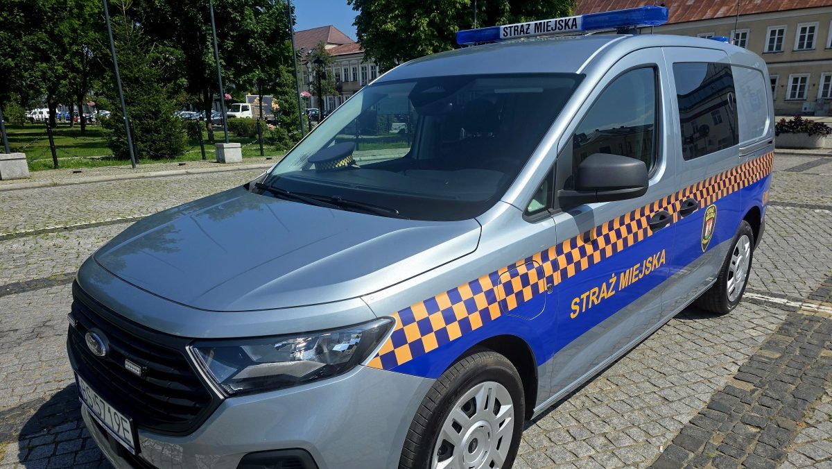 Nowy radiowóz dla suwalskiej Straży Miejskiej 4 002 e1785842992521