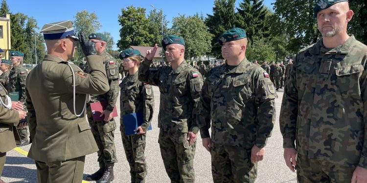 Uroczysty apel z okazji Święta Wojska Polskiego w Suwałkach 1 0239829B 5FEE 4DCA 933D 269FE7969BCD