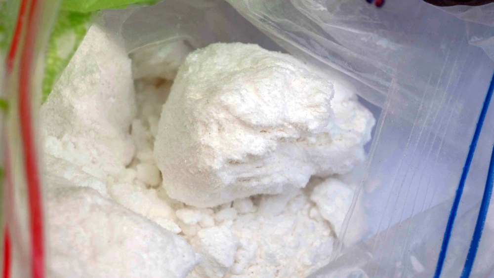 Przejęto ponad 450 kg i broń, jedna osoba usłyszała zarzuty 5 13