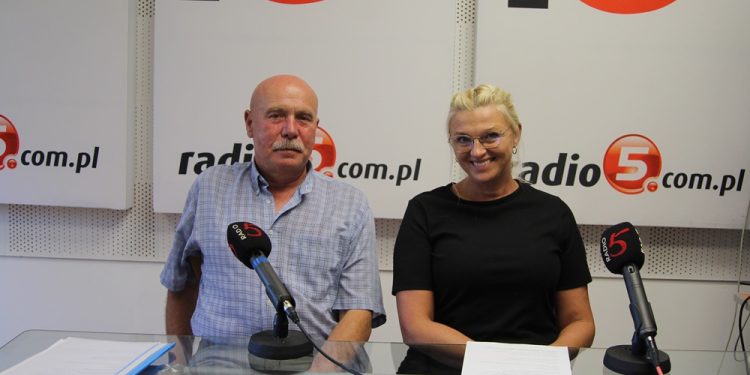 Zbliża się zaćmienie słońca i spektakl spadających gwiazd 1 Cim i Was na str
