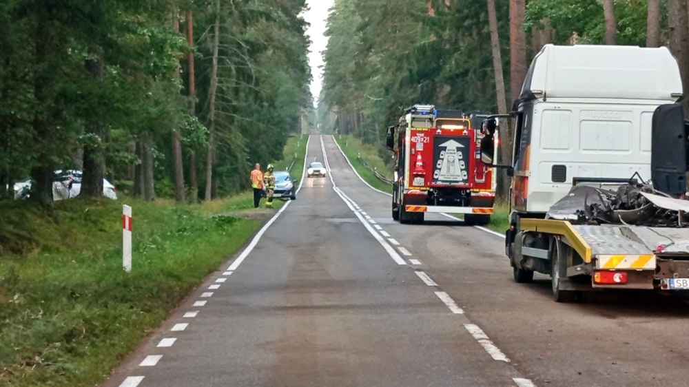 Tragiczny wypadek – samochod uderzyl w drzewo 3