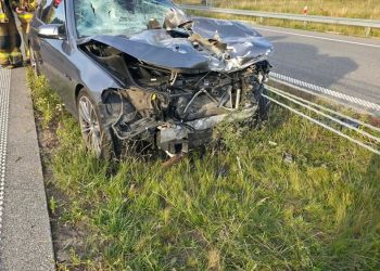 BMW zderzyło się z pojazdem ciężarowym 7 Fot. FB: Ochotnicza Straż Pożarna w Nowej Wsi Ełckiej