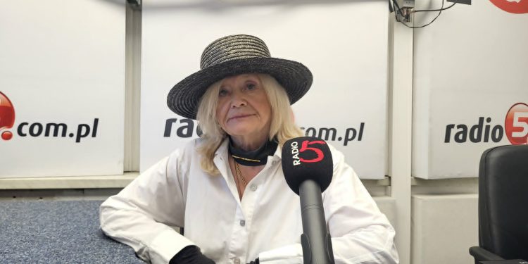 "W niebiańskiej przestrzeni” – wernisaż wystawy w Suwałkach 1 gosc 2 06 08 26