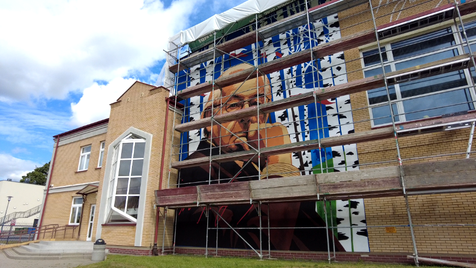 Zobacz mural poświęcony Andrzejowi Wajdzie 3 mural2