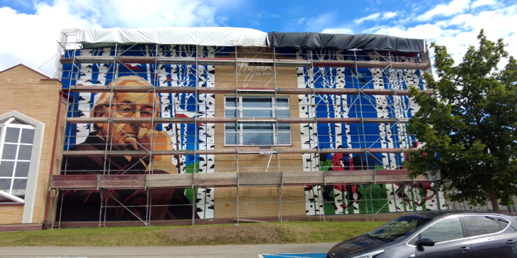Zobacz mural poświęcony Andrzejowi Wajdzie 1 mural3