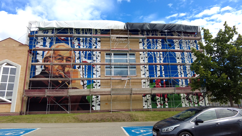 Zobacz mural poświęcony Andrzejowi Wajdzie 4 mural3