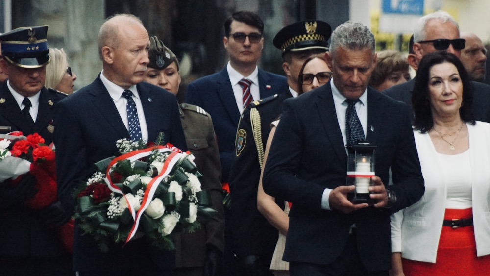 Uroczystość w godzinę wybuchu Powstania Warszawskiego 11 warszawskie 12
