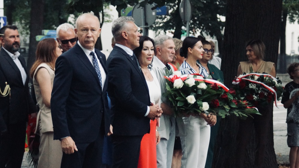 Uroczystość w godzinę wybuchu Powstania Warszawskiego 3 warszawskie 3