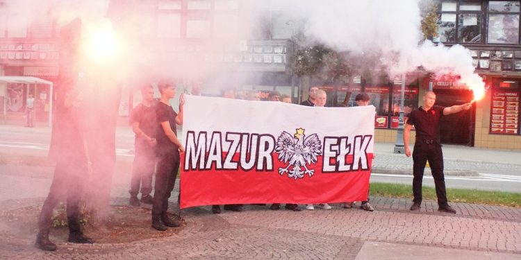 Uroczystość w godzinę wybuchu Powstania Warszawskiego 1 warszawskie 4