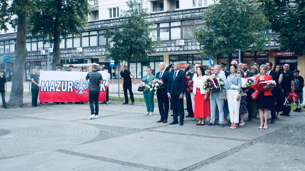 Uroczystość w godzinę wybuchu Powstania Warszawskiego 5 warszawskie 5