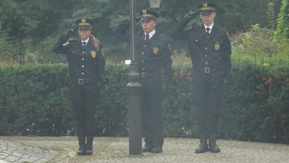 Uroczystość w godzinę wybuchu Powstania Warszawskiego 6 warszawskie 7