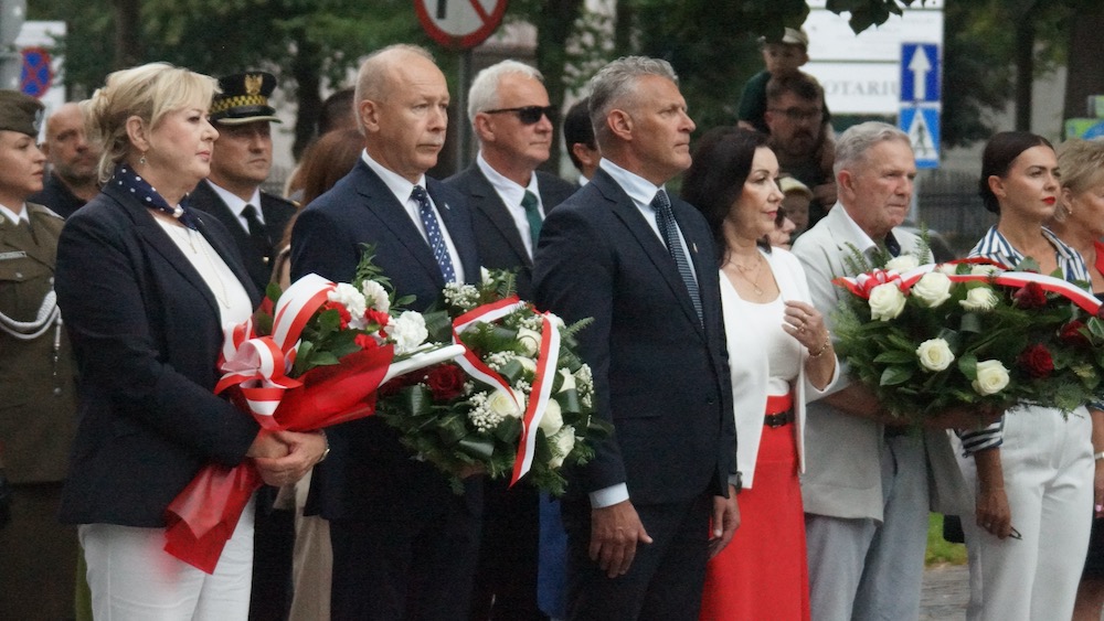 Uroczystość w godzinę wybuchu Powstania Warszawskiego 7 warszawskie 8