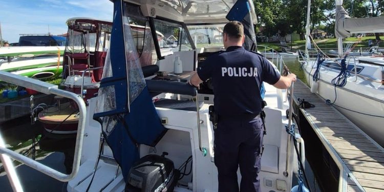 Na łodzi wybuchła butla z gazem 1 zdj. KPP w Węgorzewie